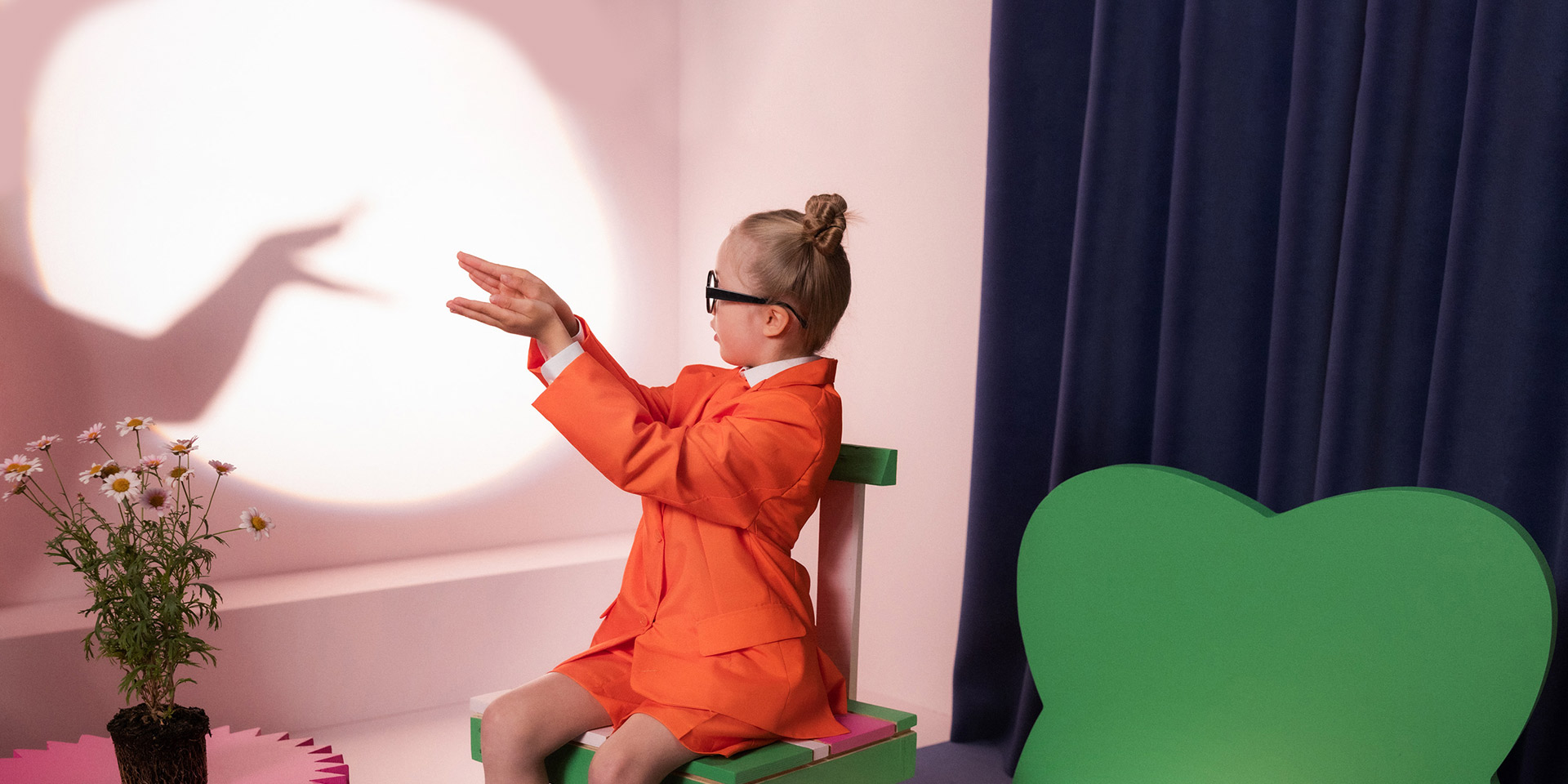 VaasanSahko_tytto_ja_varjo